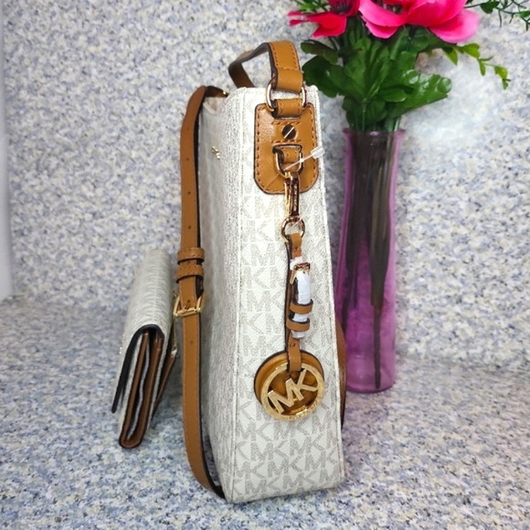 ๐$525 MICHAEL๐KORS Bundle JET SET Travel LG Messenger Crossbody BagWallet - Picture 5 of 16